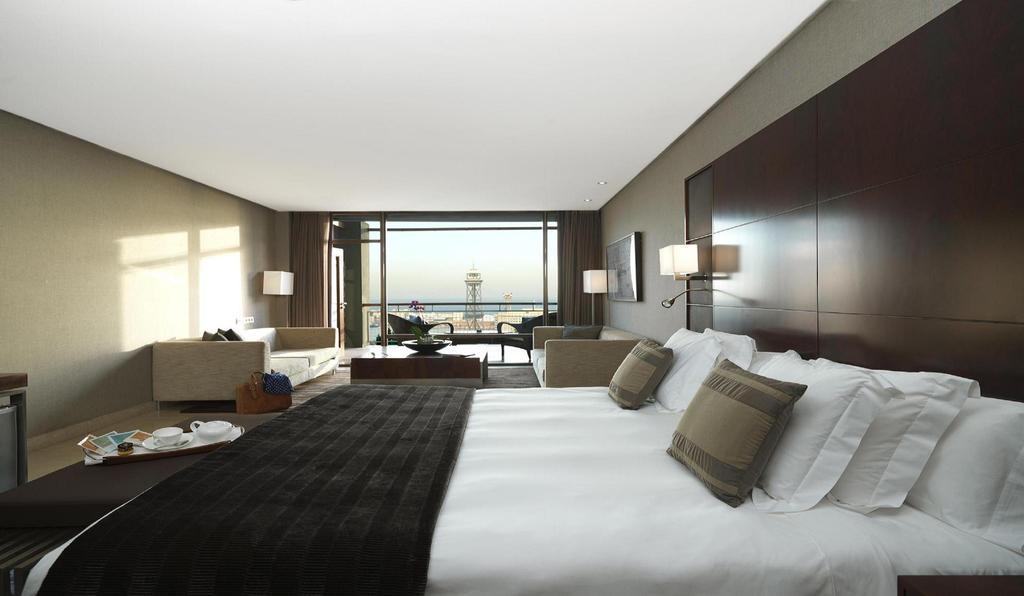 Hotel Miramar Barcelona Gl Kültér fotó A room at the Four Seasons Hotel