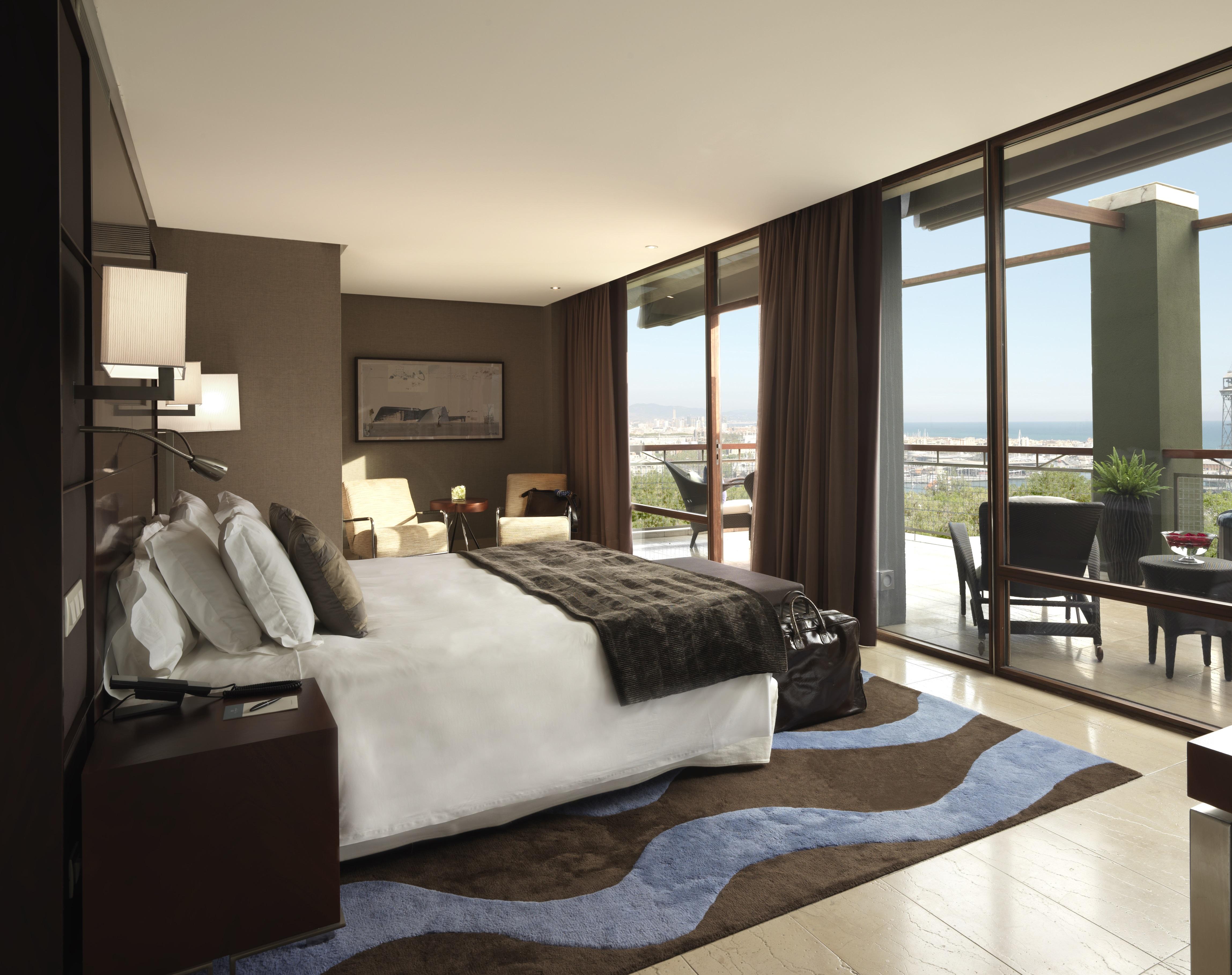 Hotel Miramar Barcelona Gl Kültér fotó A bedroom at the Ritz-Carlton, Maldives