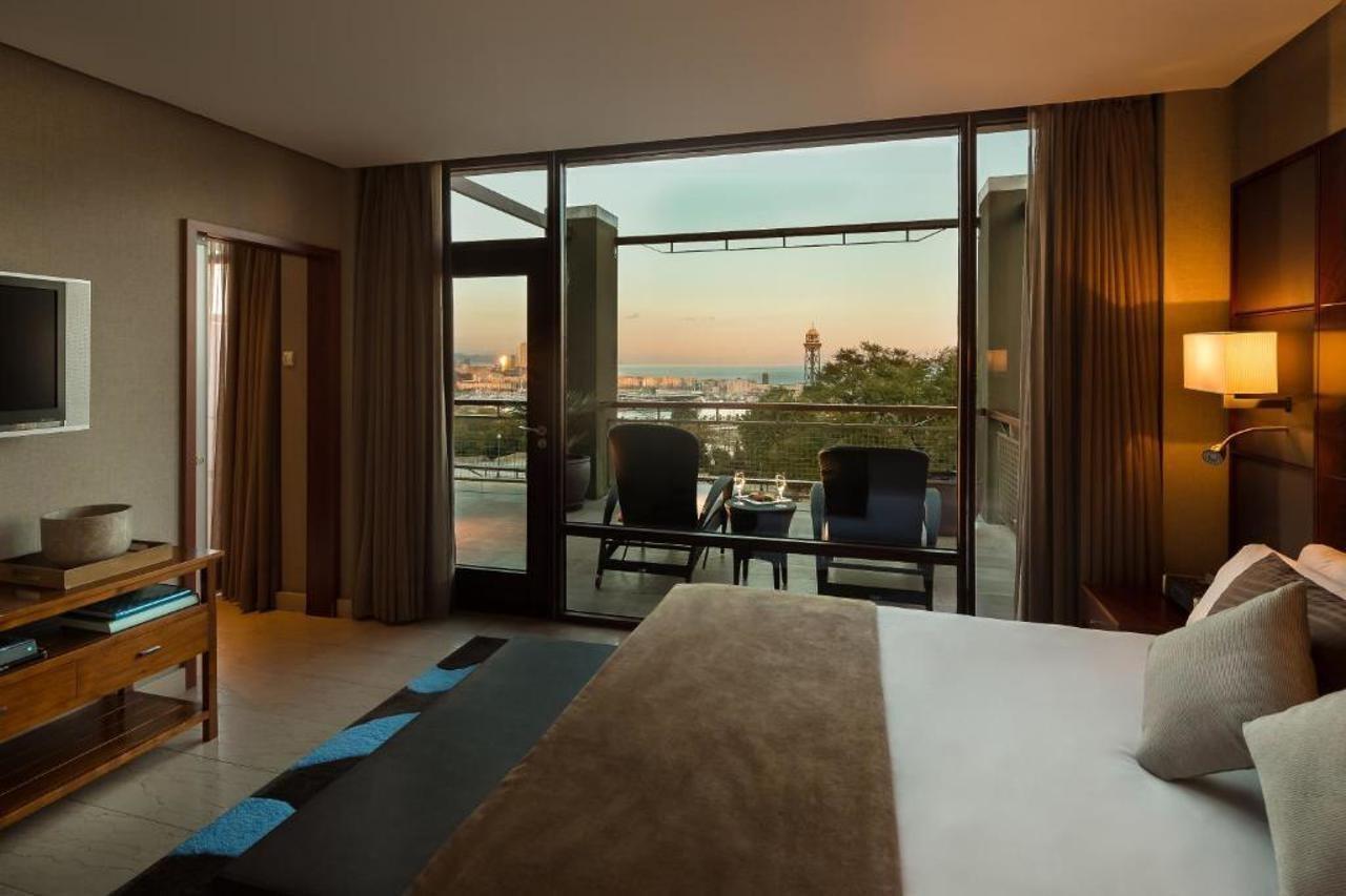 Hotel Miramar Barcelona Gl Kültér fotó A room at the hotel