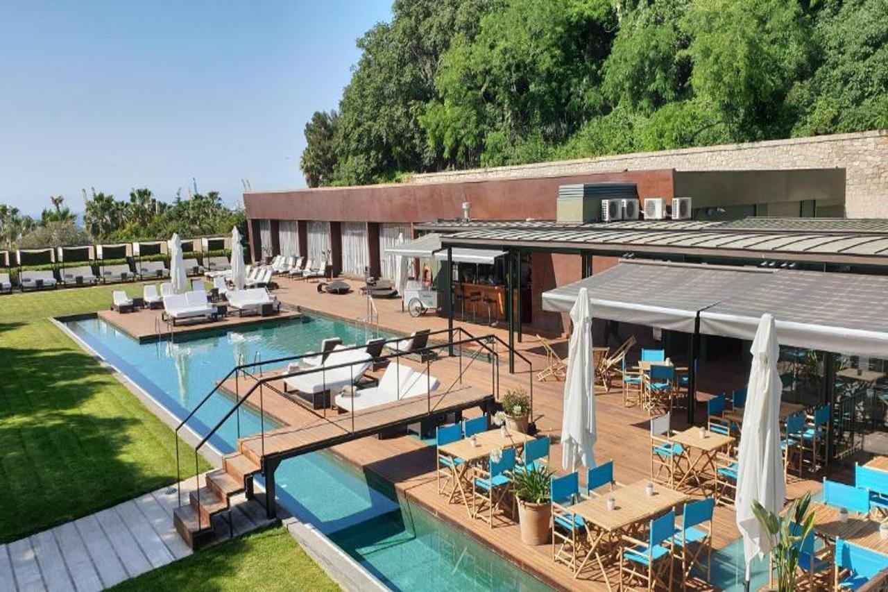 Hotel Miramar Barcelona Gl Kültér fotó The hotel's pool