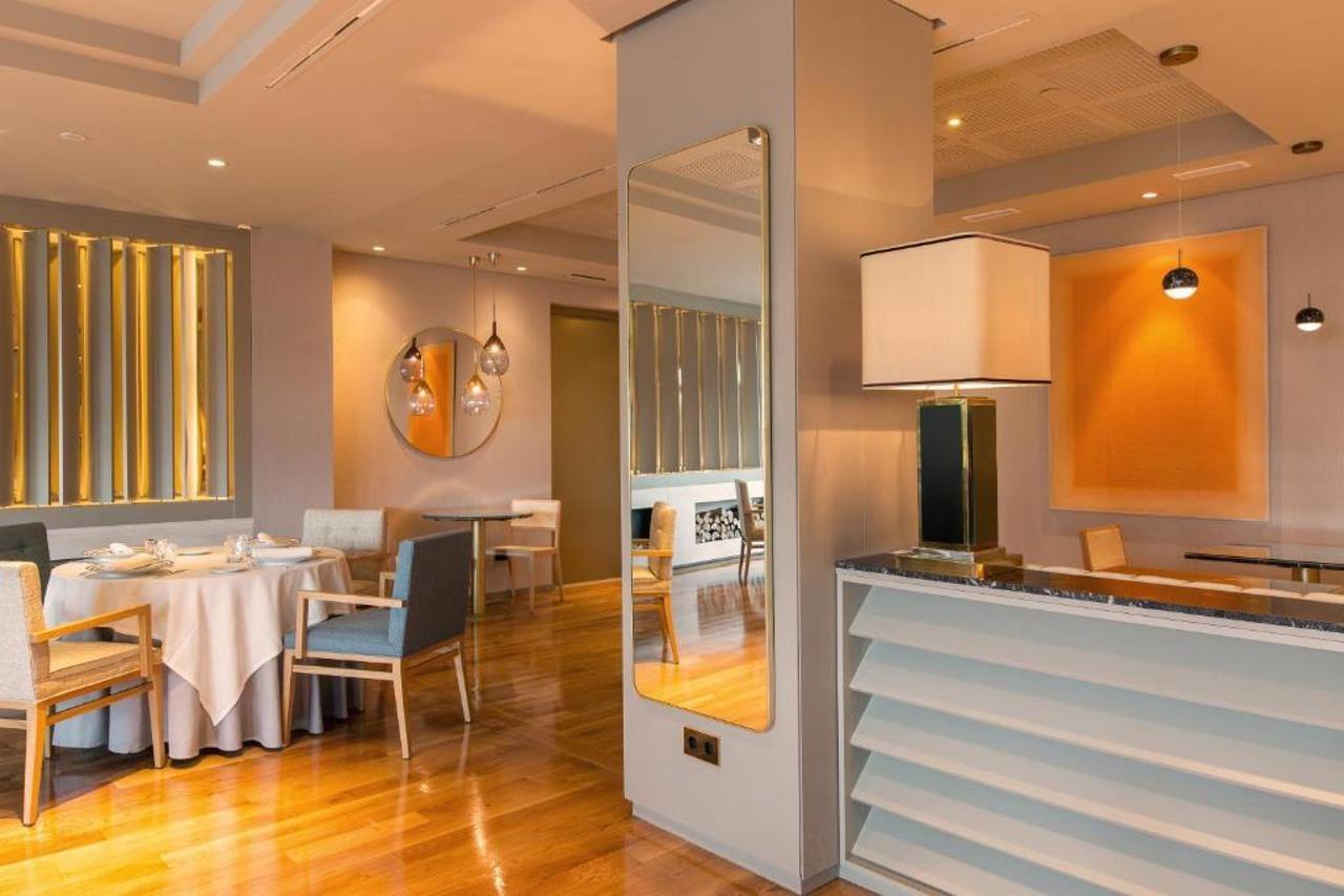 Hotel Miramar Barcelona Gl Kültér fotó Restaurant "La Table d'Or"