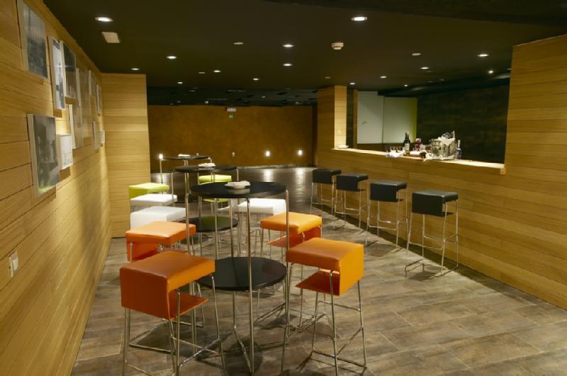 Hotel Miramar Barcelona Gl Kültér fotó The lounge at the airport