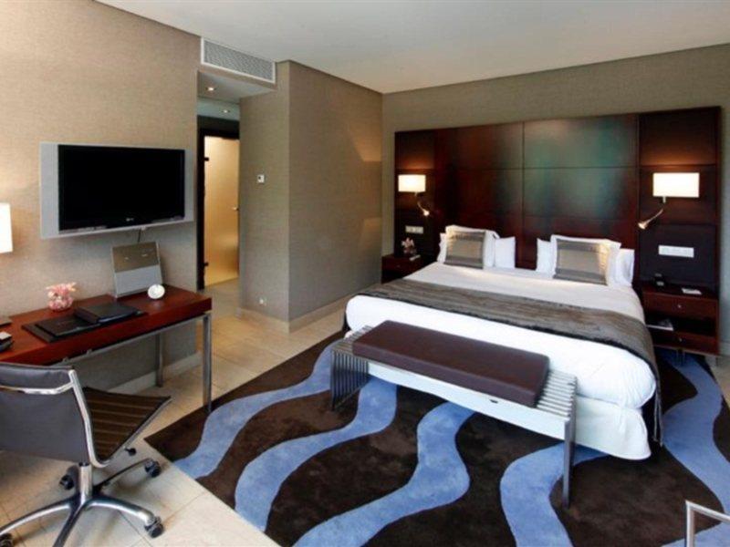 Hotel Miramar Barcelona Gl Kültér fotó A room at the hotel