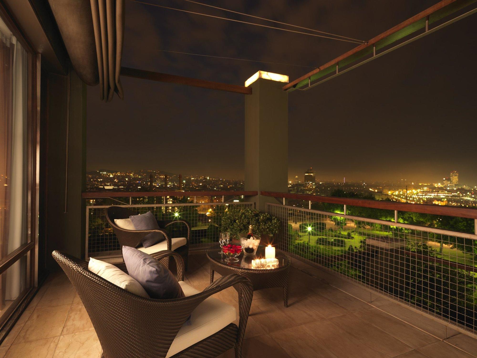 Hotel Miramar Barcelona Gl Kültér fotó A balcony