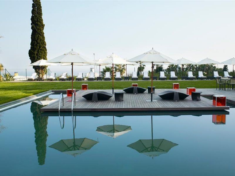 Hotel Miramar Barcelona Gl Kültér fotó The pool at the hotel
