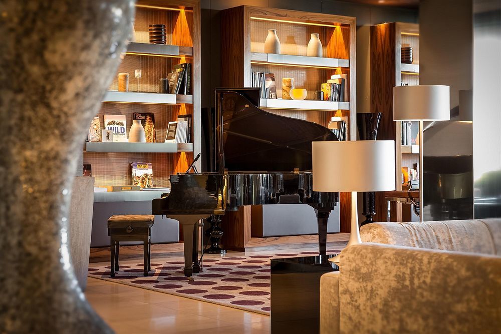 Hotel Miramar Barcelona Gl Kültér fotó The piano in the lobby