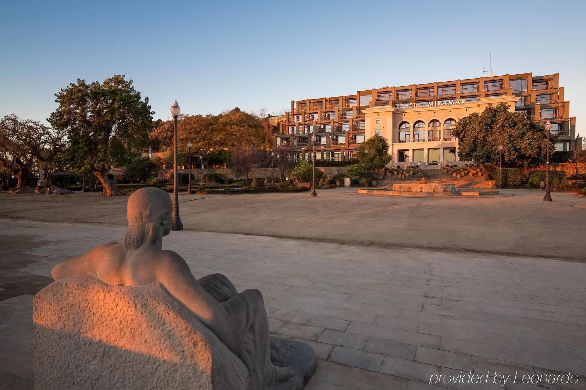 Hotel Miramar Barcelona Gl Kültér fotó The statue of the "Fisherman" at the entrance of the park