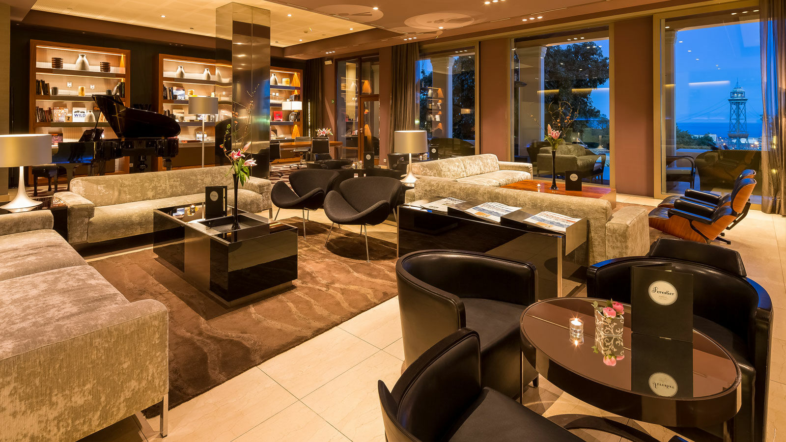 Hotel Miramar Barcelona Gl Kültér fotó The lounge at the airport
