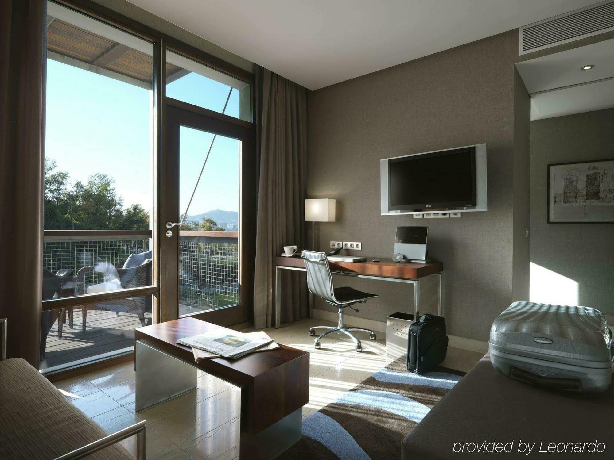 Hotel Miramar Barcelona Gl Szoba fotó A typical room at Leonardo Hotel Berlin